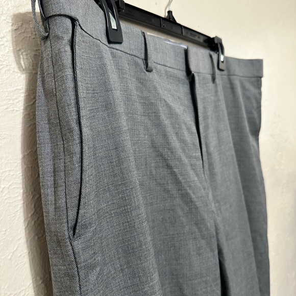 J.M. Haggar Classic Fit Straight Leg Dress Pants 40 x 30 Gray - Picture 3 of 7